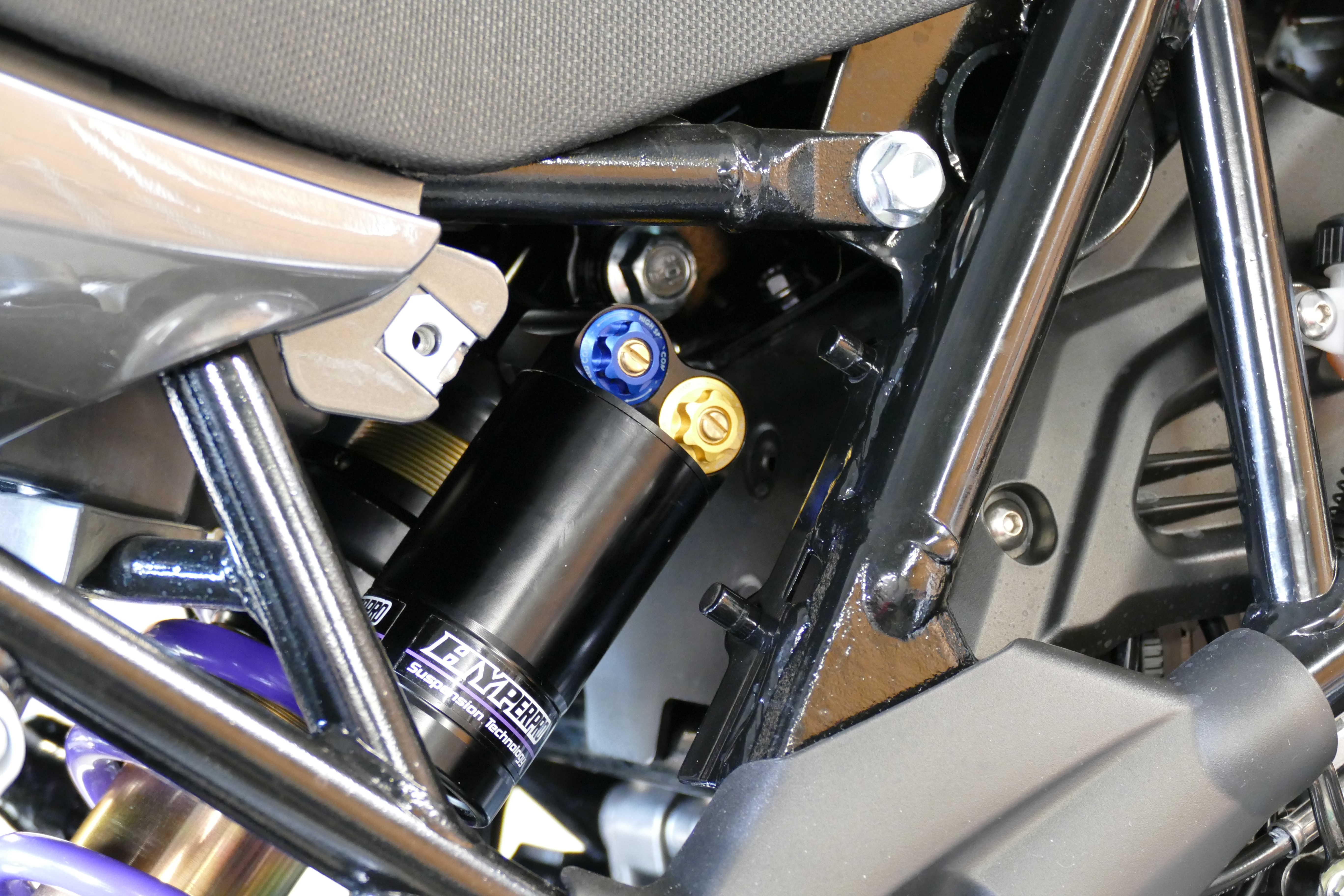 Fixed reservoir shock BENELLI TRK 502 / 702