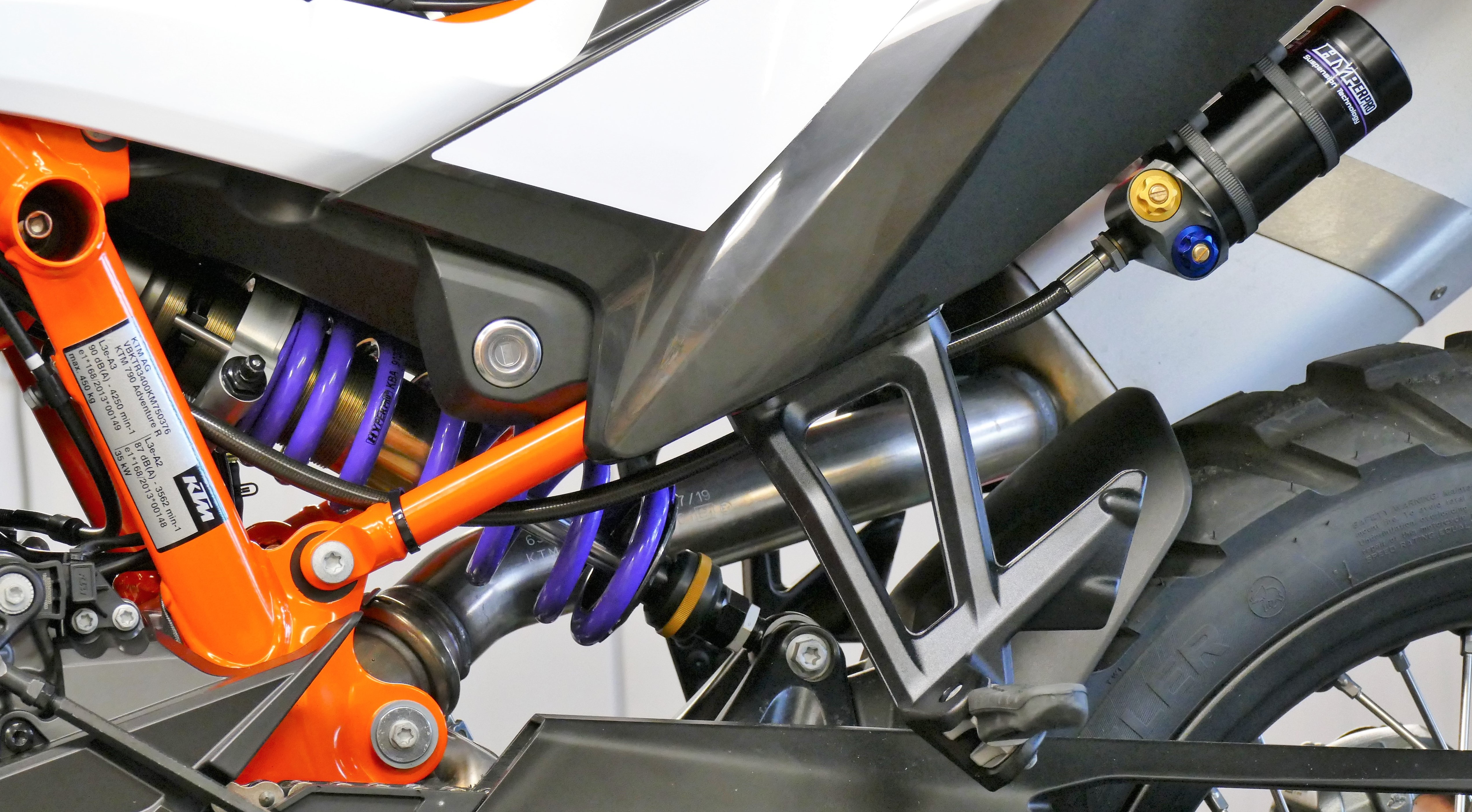 Hose reservoir shock KTM 790 Adventure